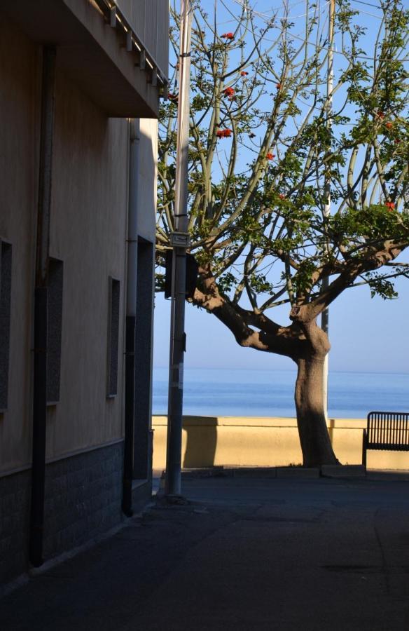 I Tesori Del Mare Bed & Breakfast Letojanni Exterior photo